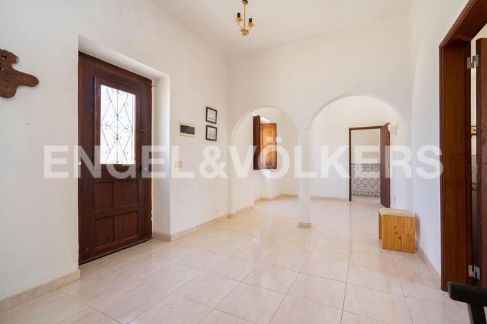 Image No.8-4 Bed House for sale