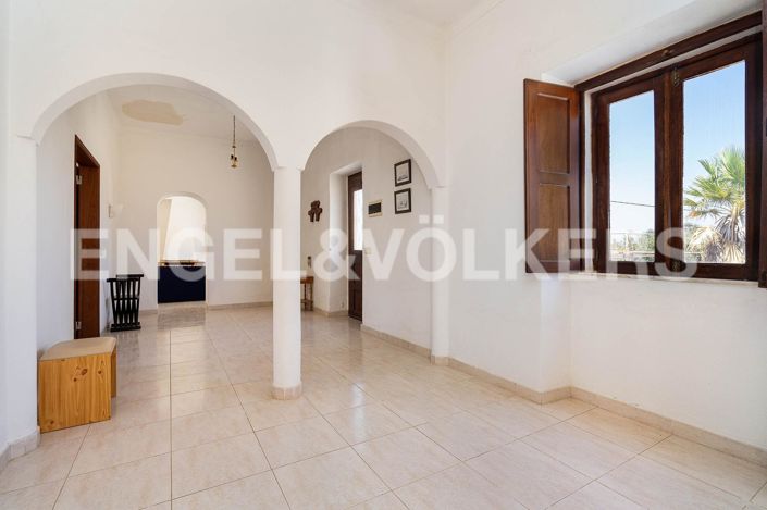 Image No.9-4 Bed House for sale