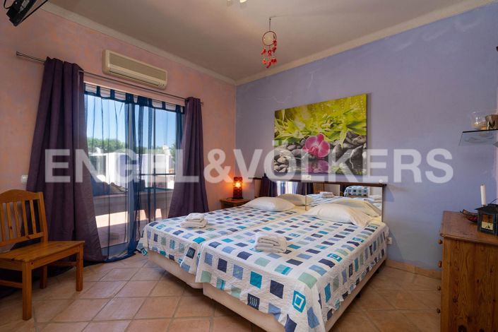 Image No.8-3 Bed House for sale