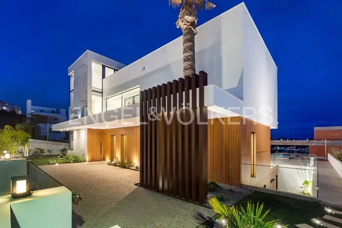 Image No.13-4 Bed House for sale