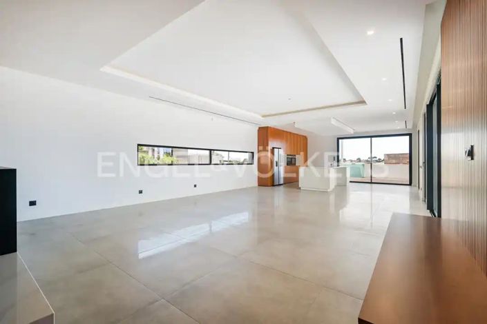 Image No.21-4 Bed House for sale