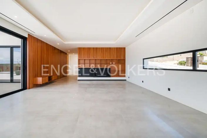 Image No.24-4 Bed House for sale