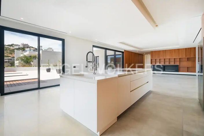 Image No.27-4 Bed House for sale