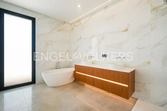 Image No.37-4 Bed House for sale