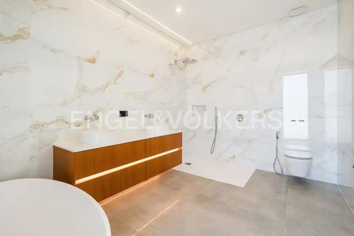 Image No.38-4 Bed House for sale