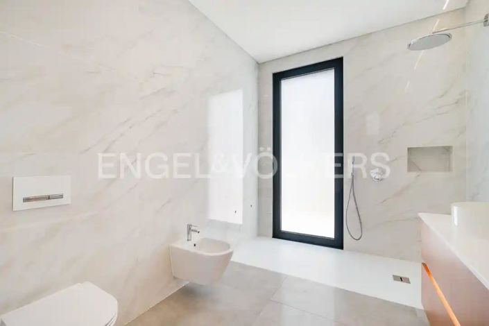 Image No.46-4 Bed House for sale