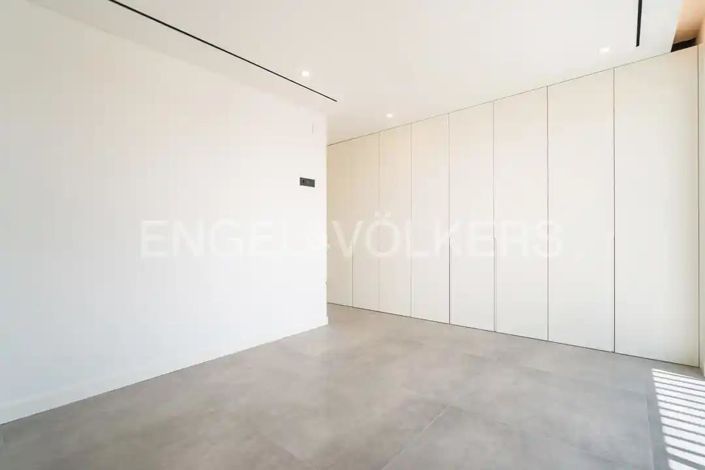 Image No.48-4 Bed House for sale