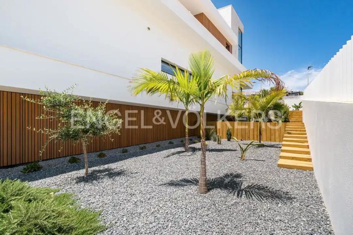 Image No.60-4 Bed House for sale