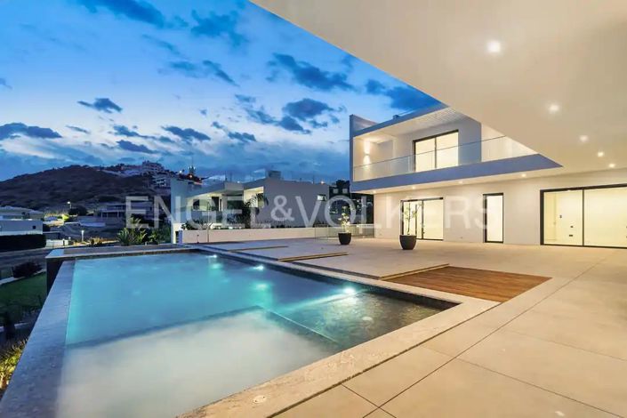 Image No.9-4 Bed House for sale