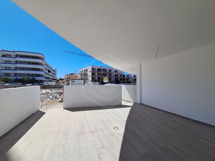 Image No.17-3 Bed Apartment for sale