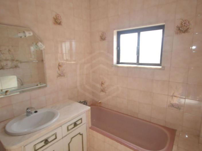 Image No.19-4 Bed House for sale