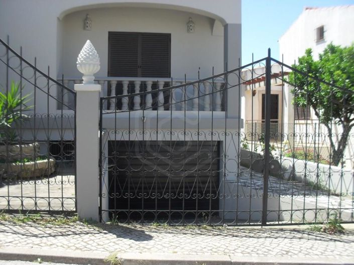 Image No.2-4 Bed House for sale