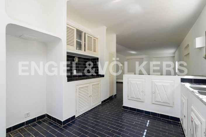 Image No.12-5 Bed House for sale