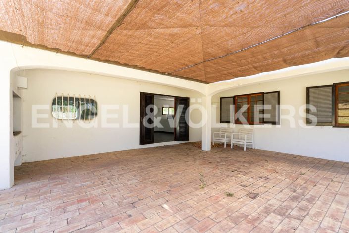 Image No.6-5 Bed House for sale