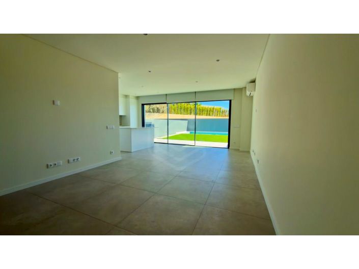 Image No.2-Maison de 4 chambres à vendre à Montenegro