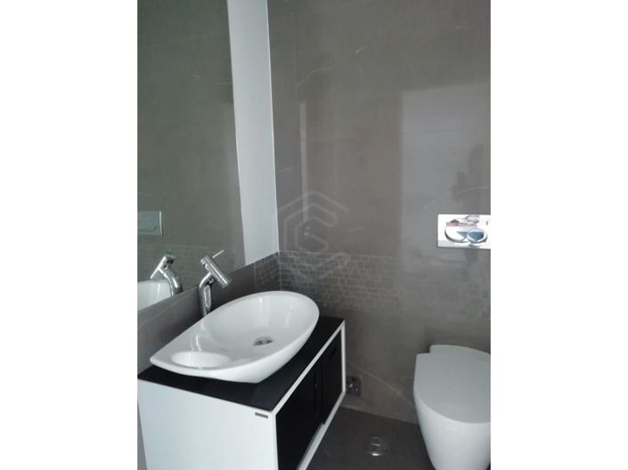 Image No.16-4 Bed House for sale