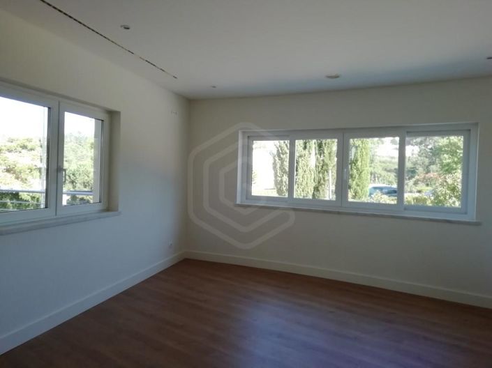 Image No.24-4 Bed House for sale