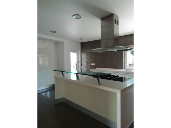 Image No.6-4 Bed House for sale