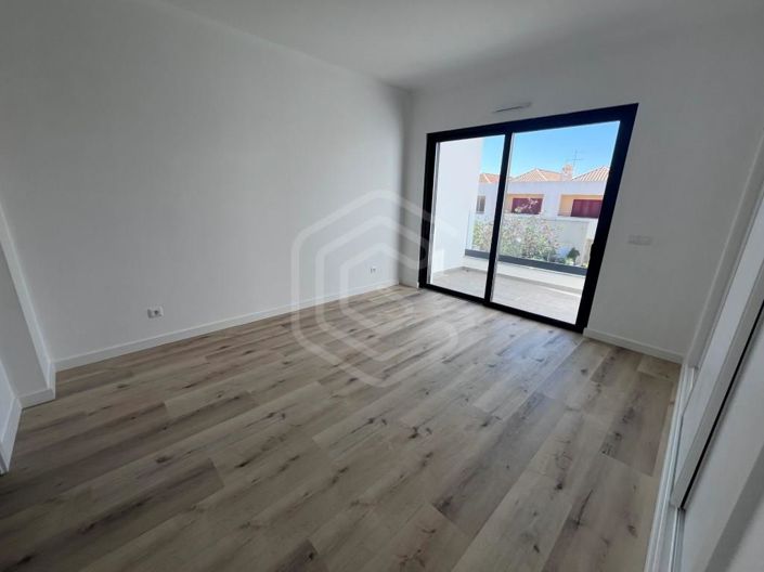 Image No.13-4 Bed House for sale