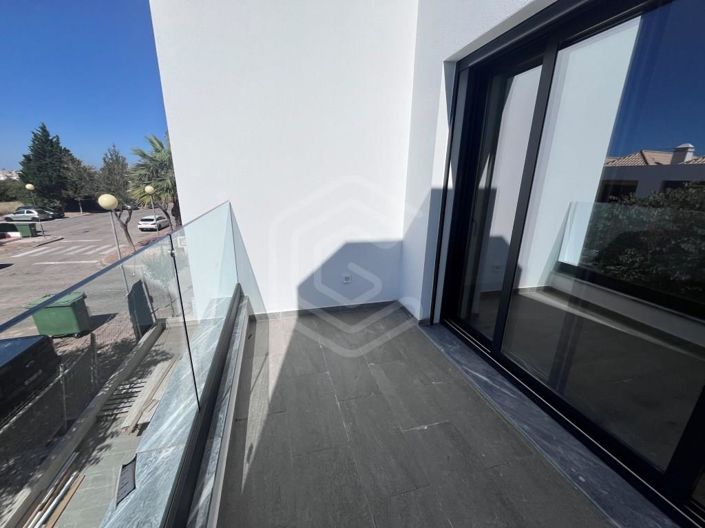 Image No.17-4 Bed House for sale