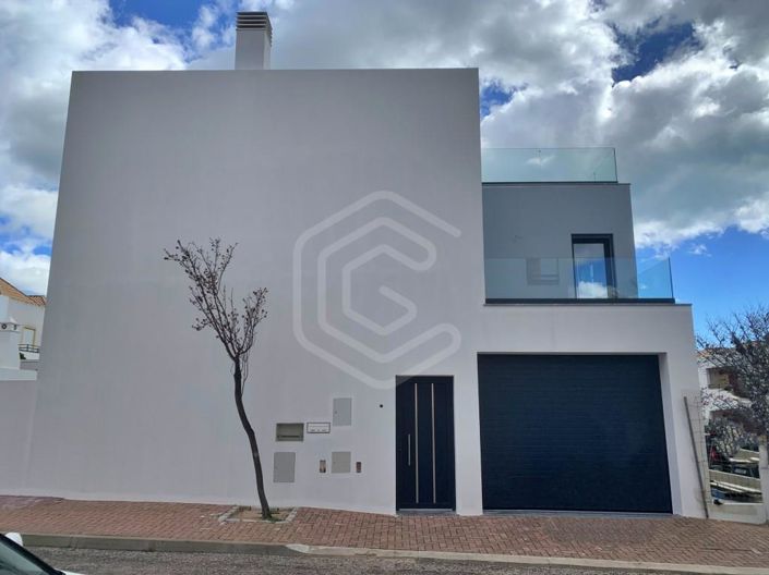 Image No.22-4 Bed House for sale