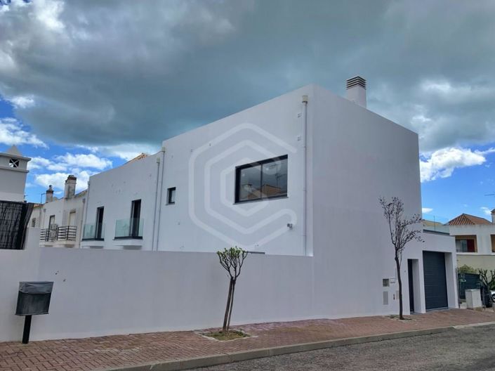 Image No.23-4 Bed House for sale