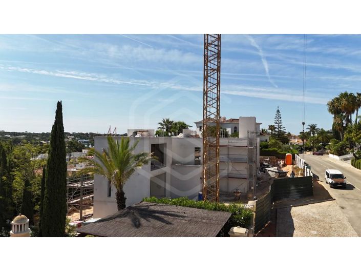 Image No.20-4 Bed House for sale