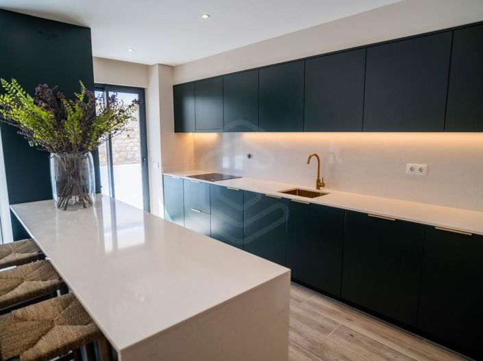 Image No.22-4 Bed Apartment for sale