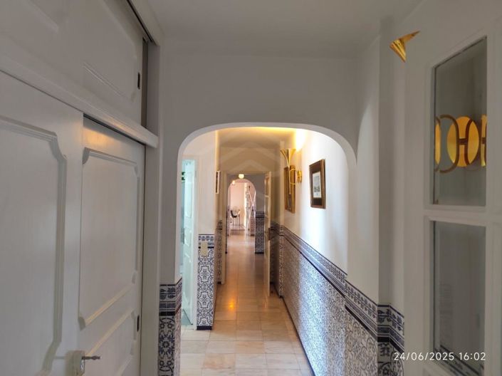 Image No.20-6 Bed Apartment for sale