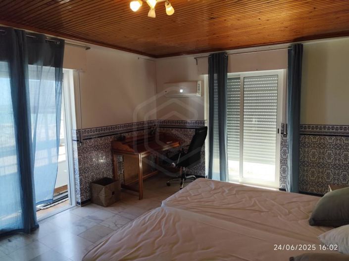 Image No.21-6 Bed Apartment for sale