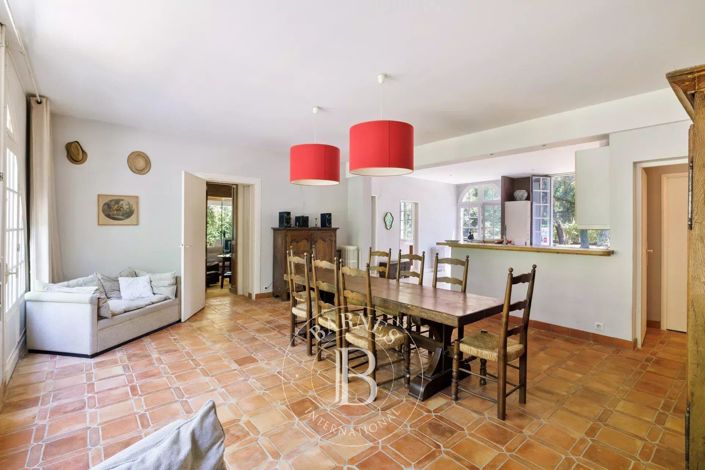 Image No.11-5 Bed House for sale