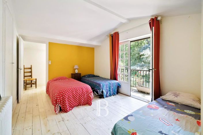 Image No.24-5 Bed House for sale