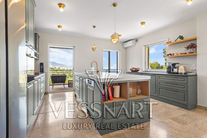 Image No.8-7 Bed House for sale