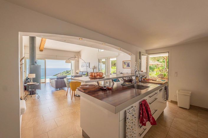 Image No.6-4 Bed House for sale