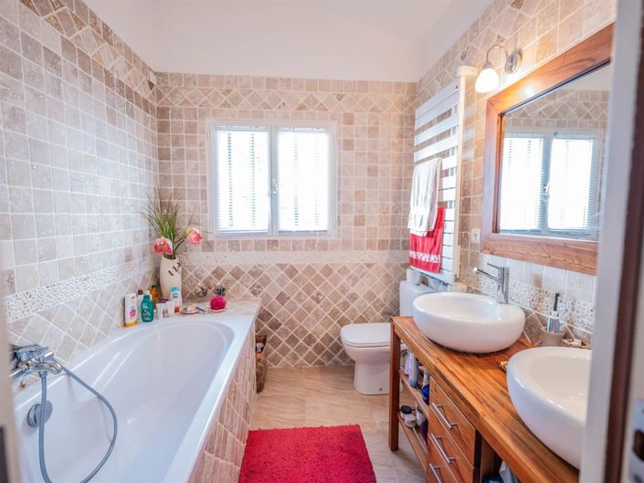 Image No.9-4 Bed House for sale