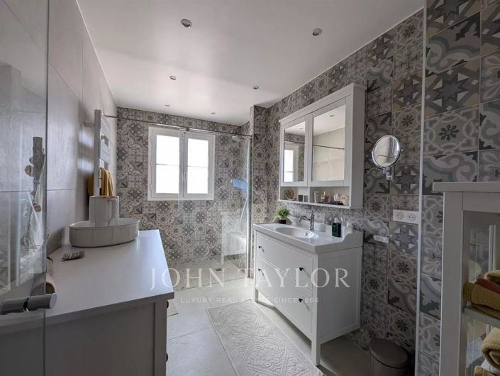 Image No.18-House for sale