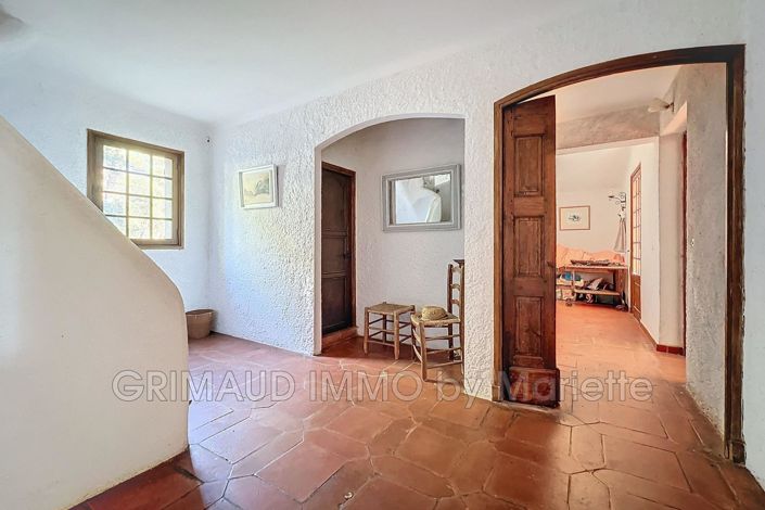 Image No.7-6 Bed House for sale