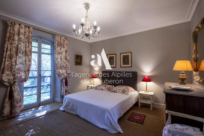 Image No.31-10 Bed House for sale