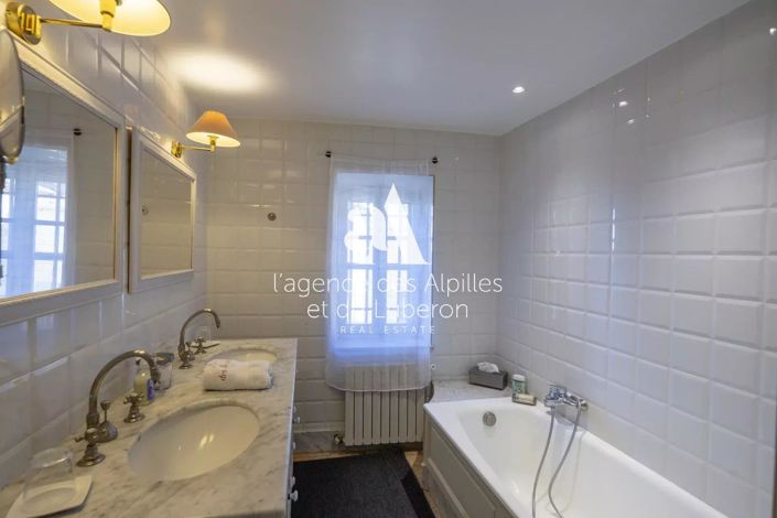 Image No.32-10 Bed House for sale