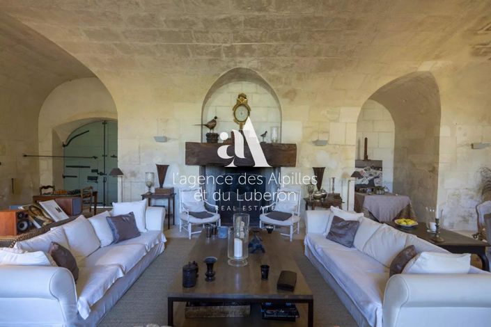 Image No.8-10 Bed House for sale