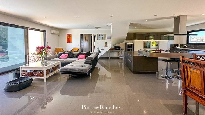 Image No.2-5 Bed House for sale