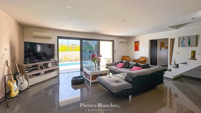 Image No.4-5 Bed House for sale