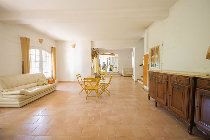 Image No.10-3 Bed House for sale