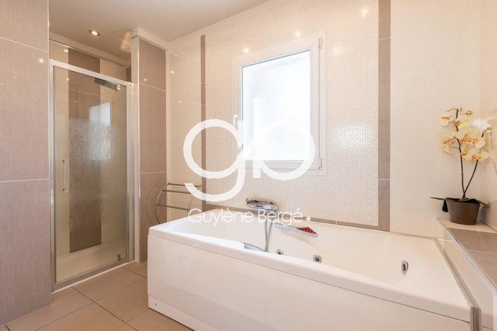 Image No.13-6 Bed House for sale