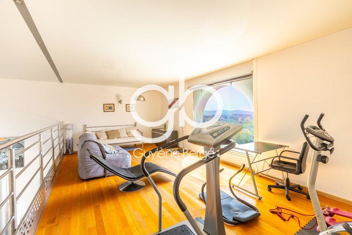 Image No.9-6 Bed House for sale