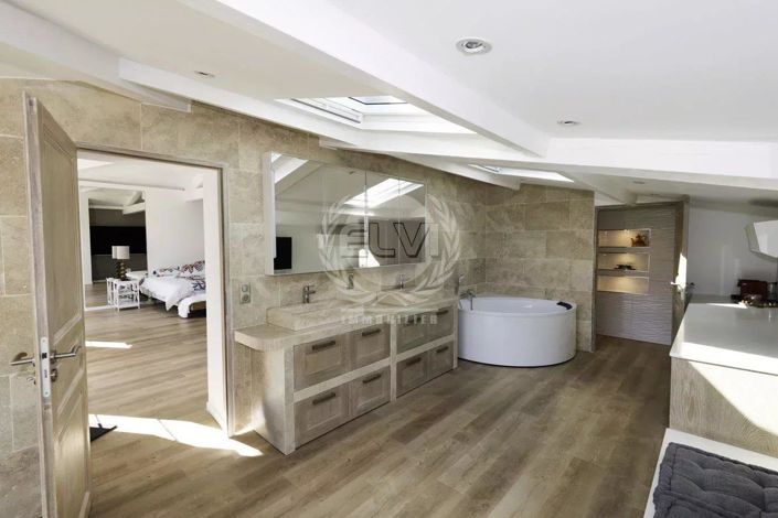 Image No.23-5 Bed House for sale