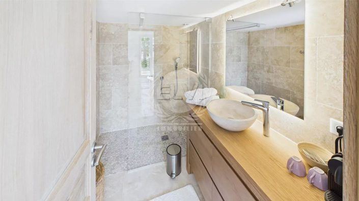 Image No.26-5 Bed House for sale