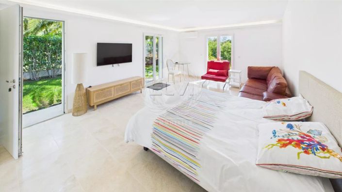 Image No.28-5 Bed House for sale