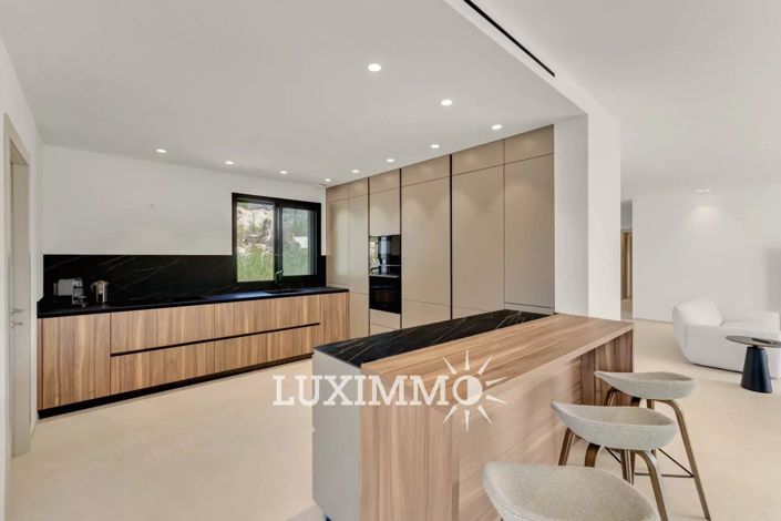 Image No.6-4 Bed House for sale