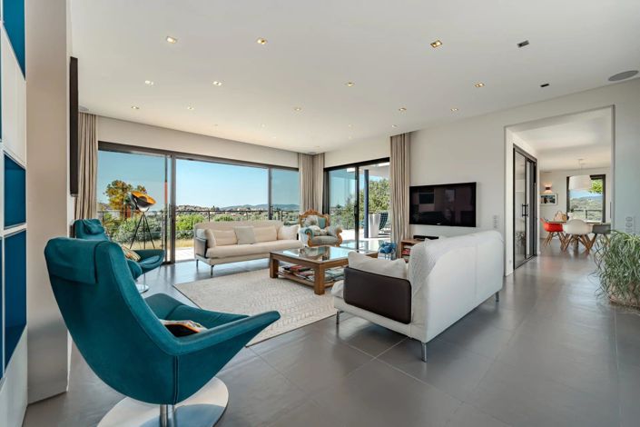 Image No.17-6 Bed House for sale